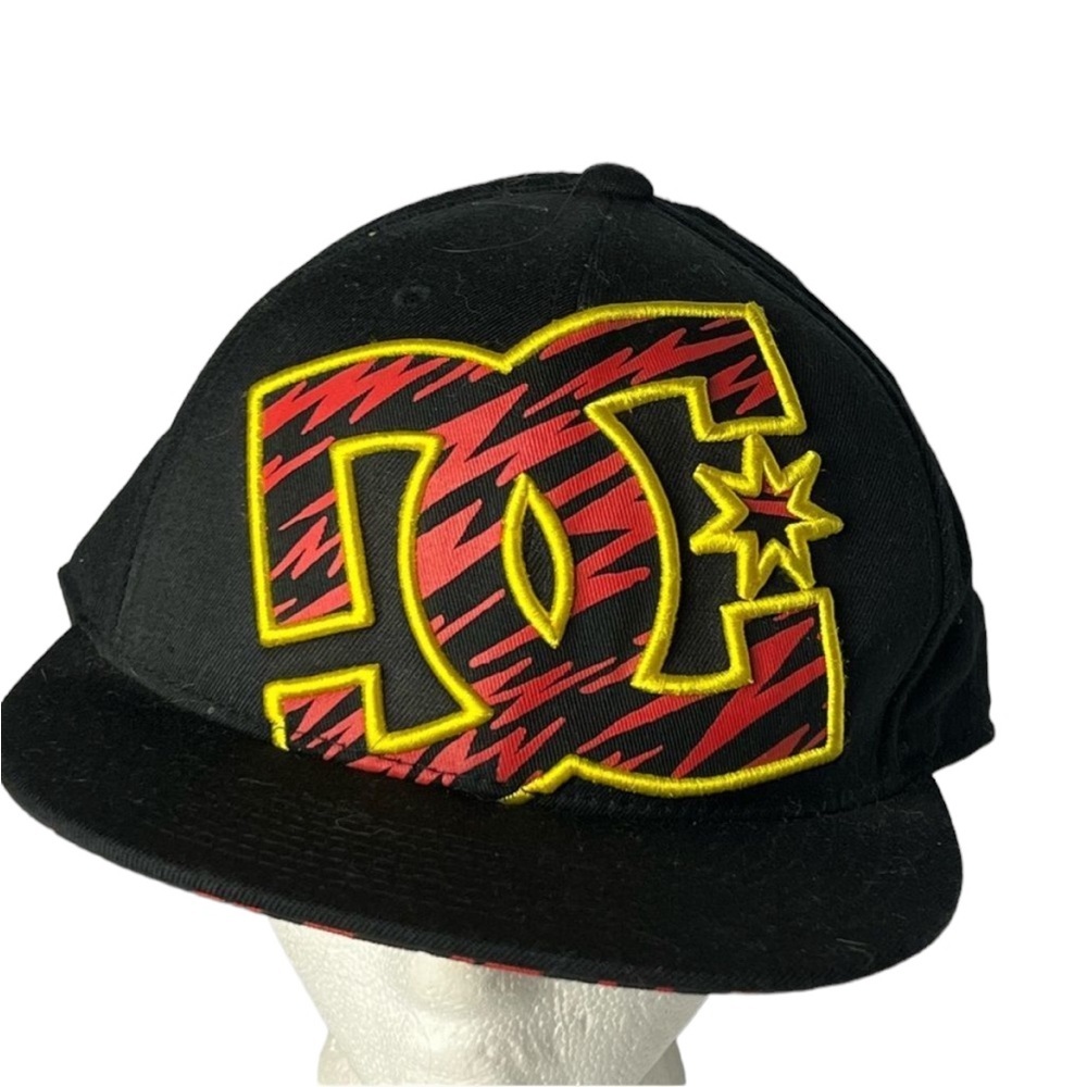 DG men’s embroidered flat bill hat